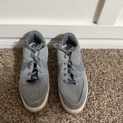 Women’s nike shoes size 9