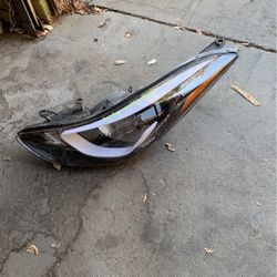 2014-2016 Hyundai Elantra Driver Side Headlight