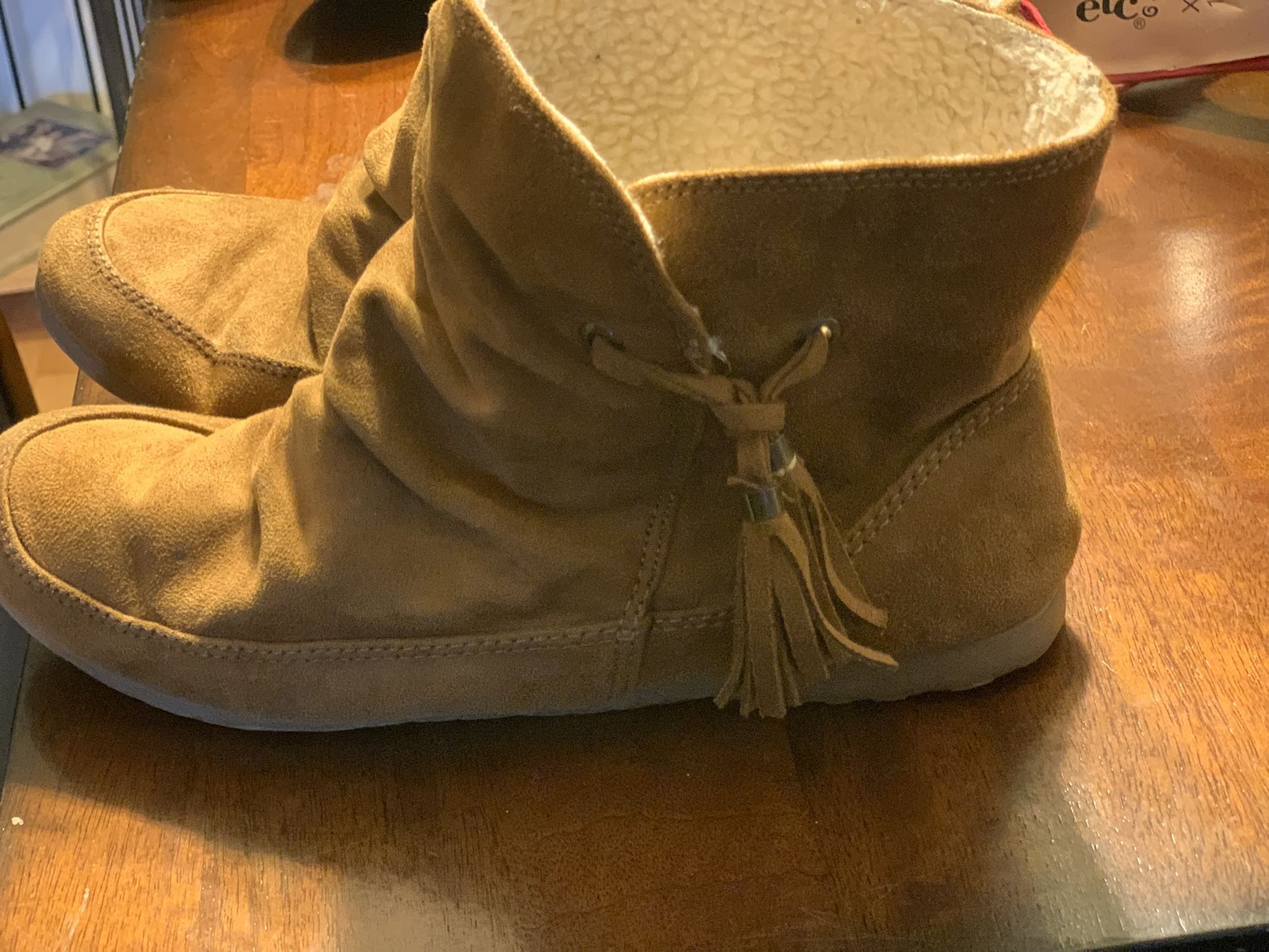 Boots 8.5 $5