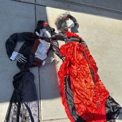 Bride And Groom Skeleton