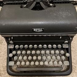 1941 Royal KMG Magic Margin Touch Control Typewriter KMM-(contact info removed) Black Antique 