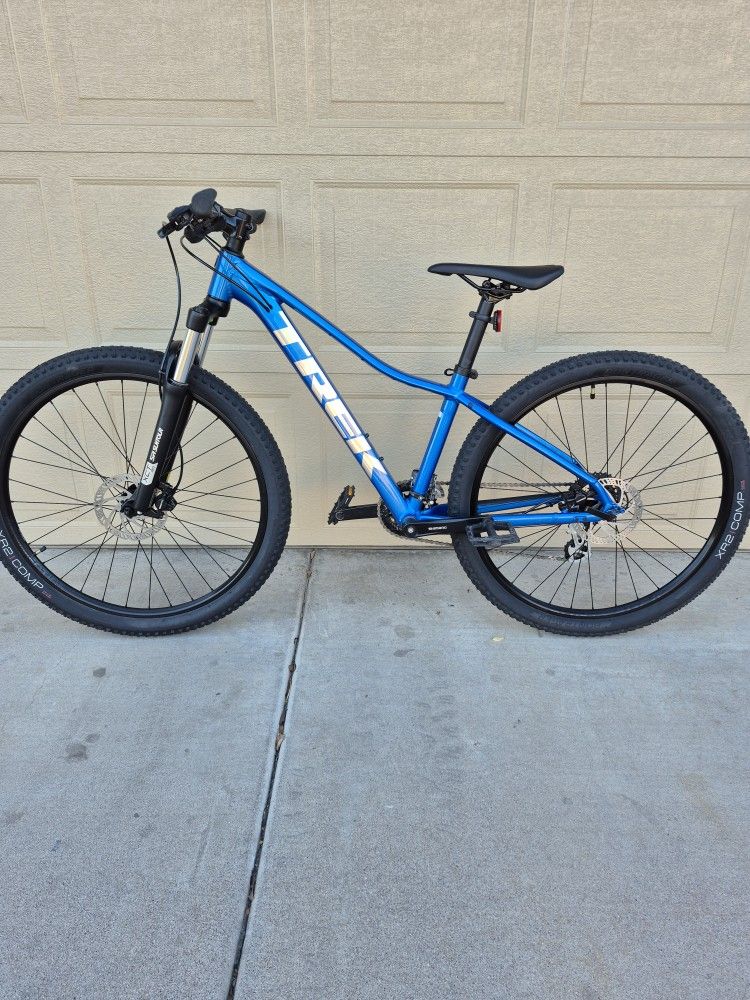 TREK MARLIN 6 MOUNTAIN BIKE (SMALL FRAME)