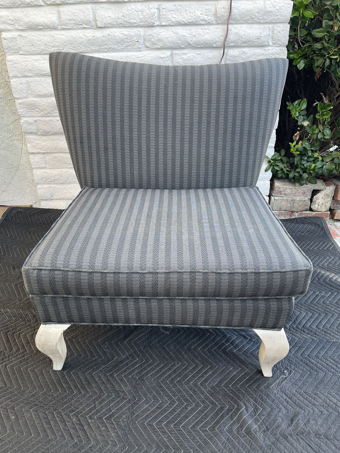Beautiful Mid Century Modern Lounge Chair Light Gray Color🌷