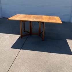 Dining Room Table That Expands From 18” Wide To 45” To 72”. It Is 42” Deep And 29 1/2” Tall