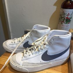 Nike Blazers W Size 7