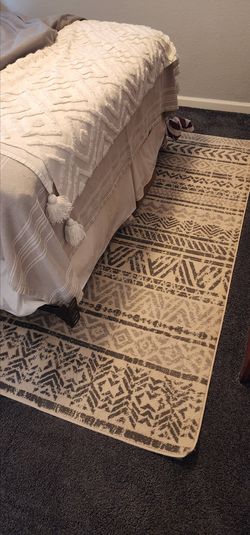 5'x7' Gray and White Rug