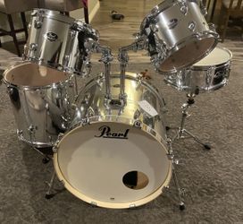 Pearl 5 Piece Drum Set