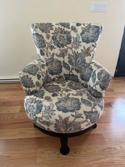 Swivel Accent Chair