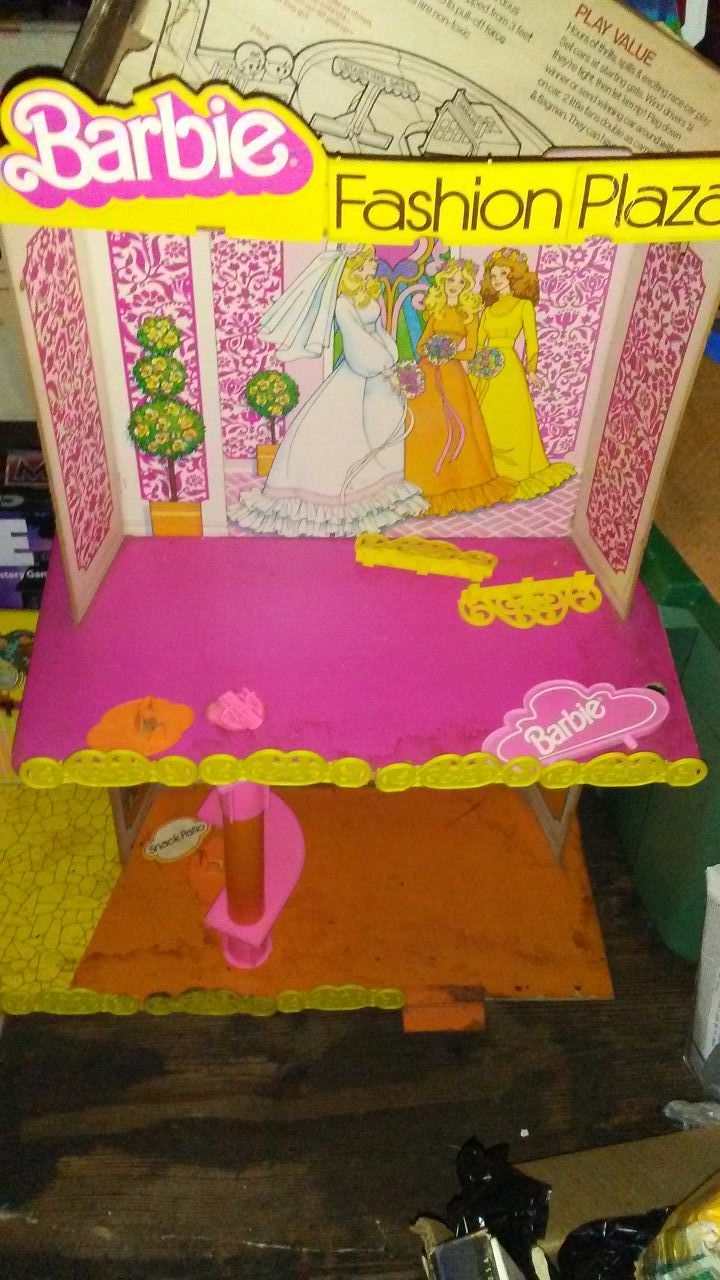 Vintage 1975 barbie fashion place