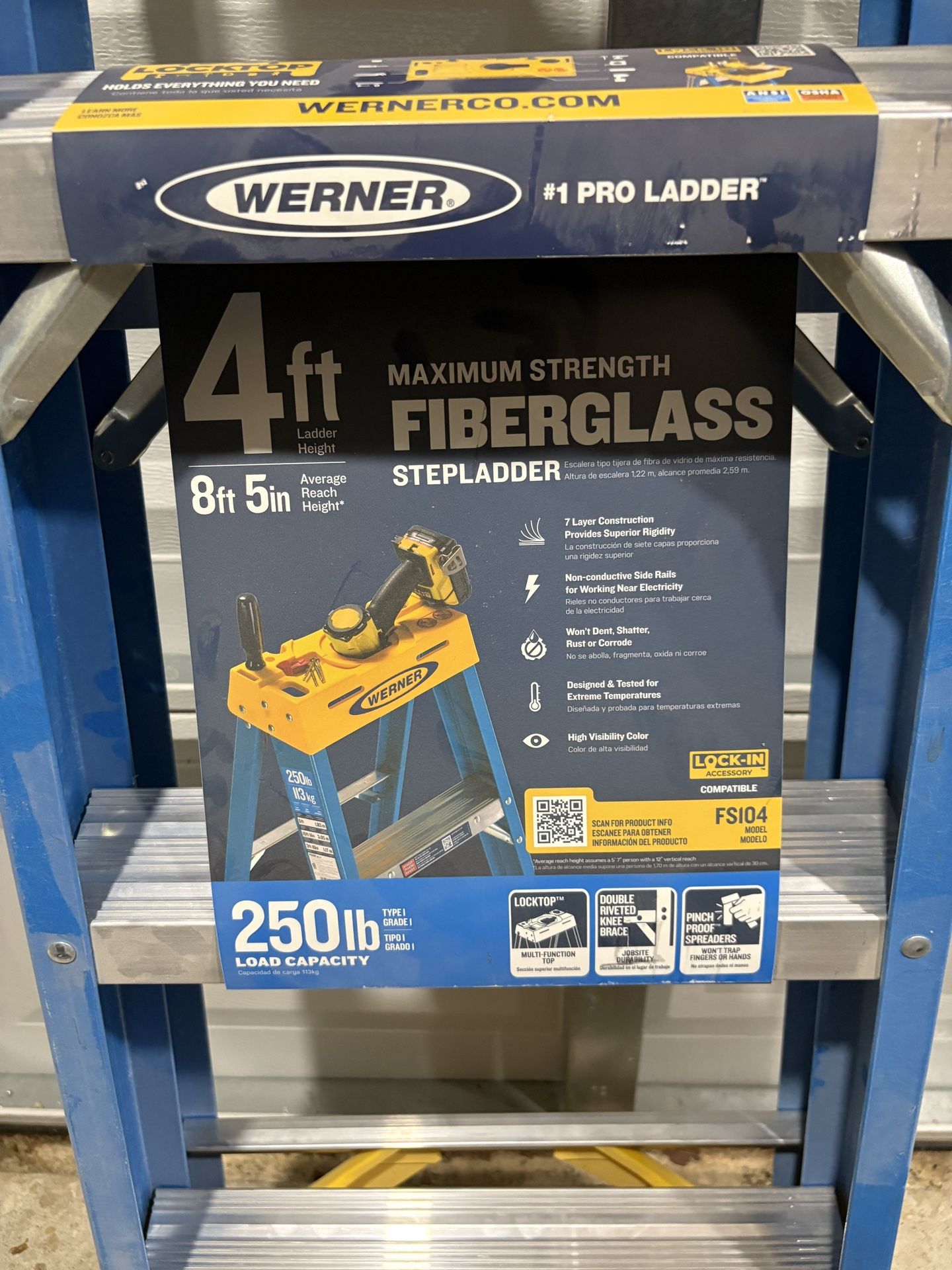 🪜 Werner 4ft Fiberglass Step Ladder (250lb Type I) – 5 Available 🪜