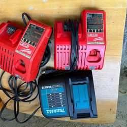 Cargadores Milwaukee Y Makita 