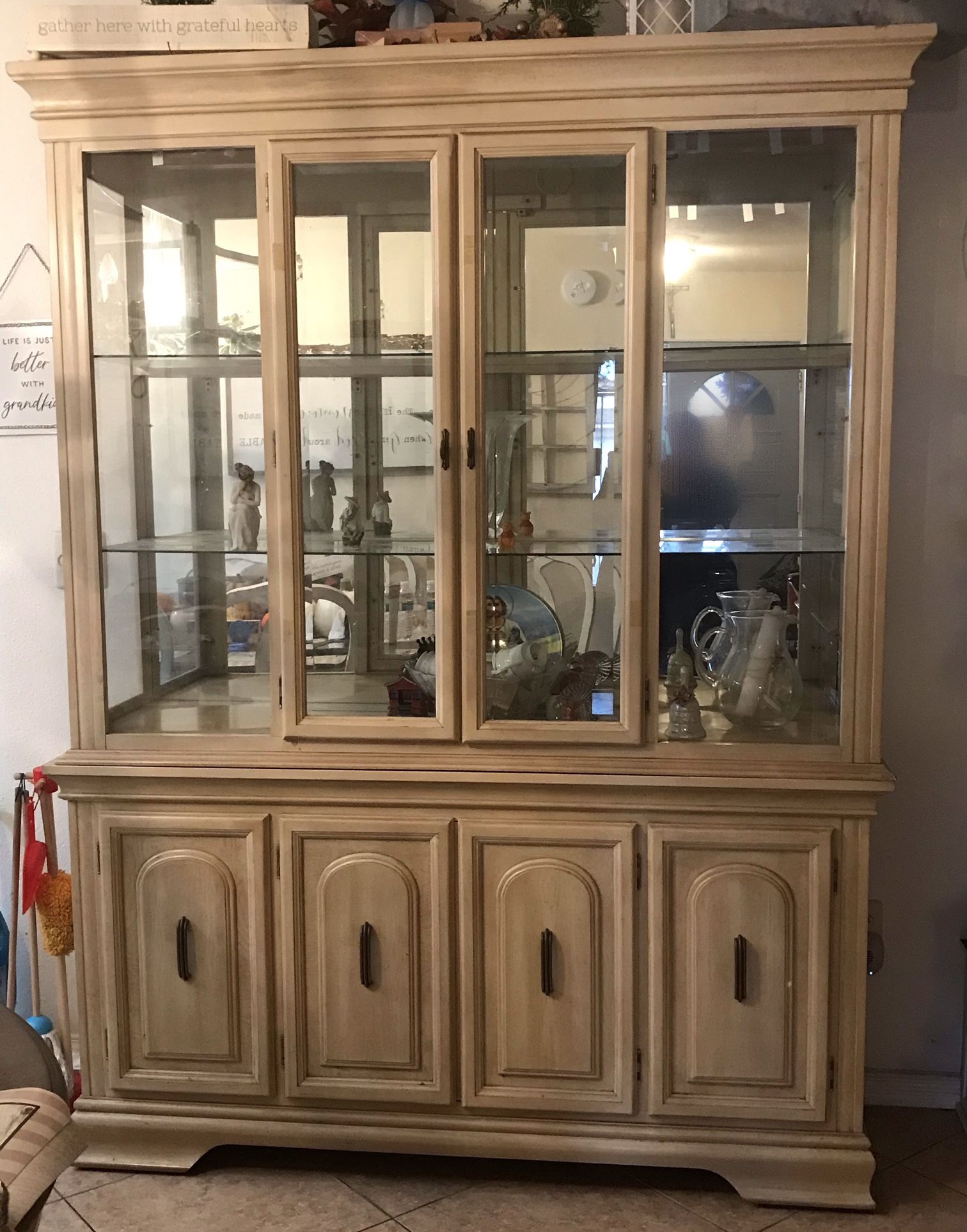 Free China cabinet   Need Gone ASAP  Ready For Pick Up 