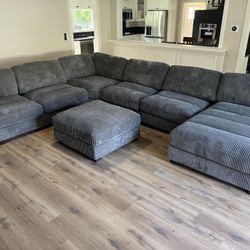 New 7 Piece Modular Sectional Couch! Includes Free Delivery 🚚! 