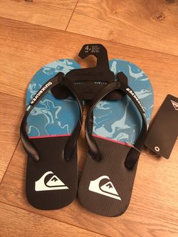 QUIKSILVER BOYS SIZE 4