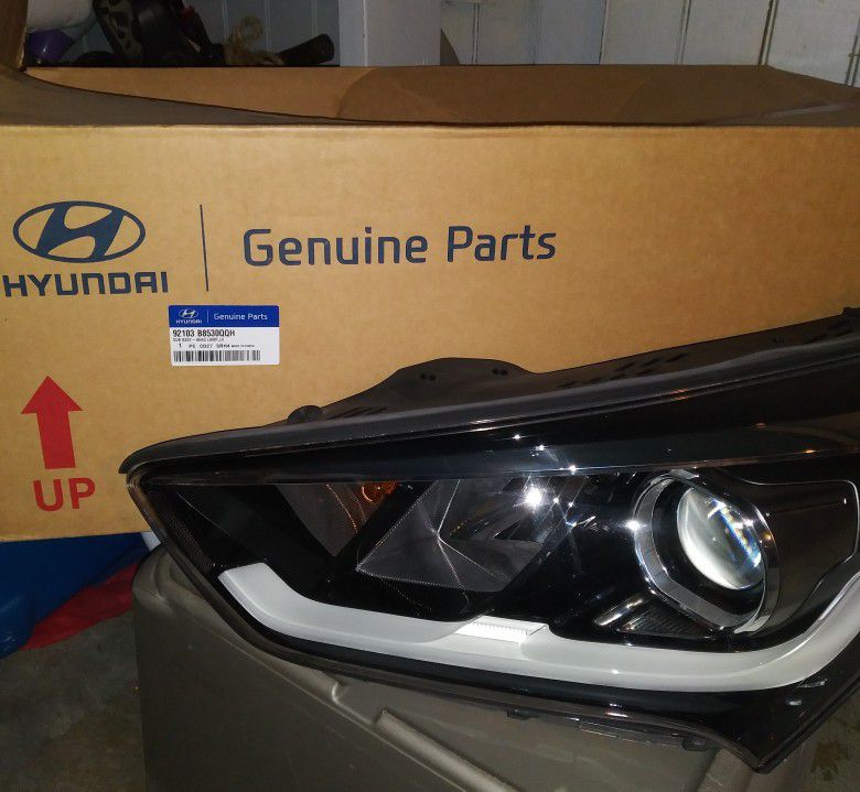 13-14 Hyundai Santa Fe Headlight lense Assembly