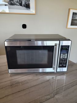 BLACK+DECKER 0.7 cu ft 700W Microwave Oven