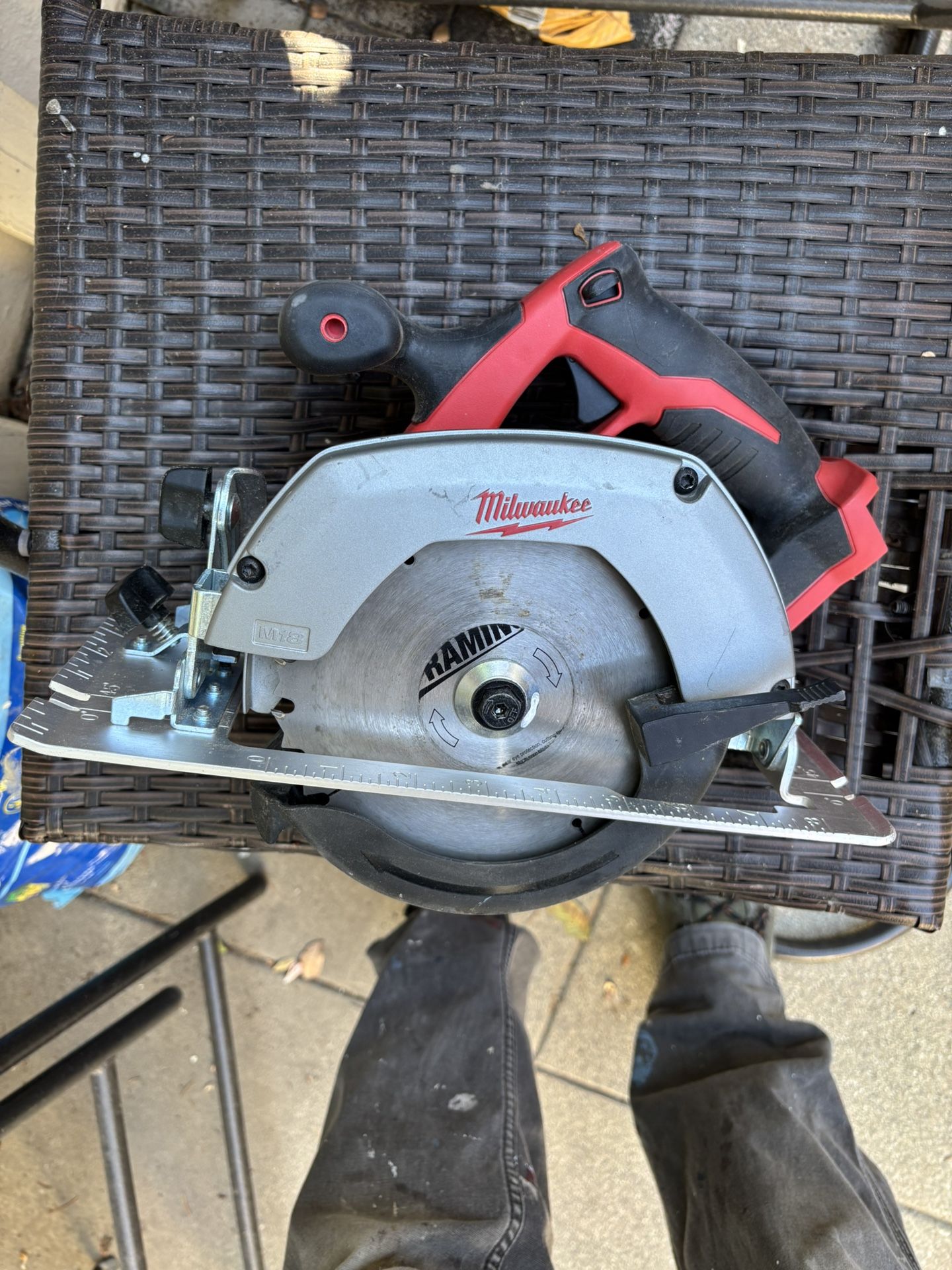 Milwaukee M18 18V Lithium-Ion Cordless 6-1/2 in. Circular Saw (Tool-Only)