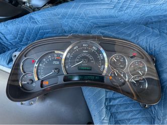 03-06 GM Escalade Gauge Cluster