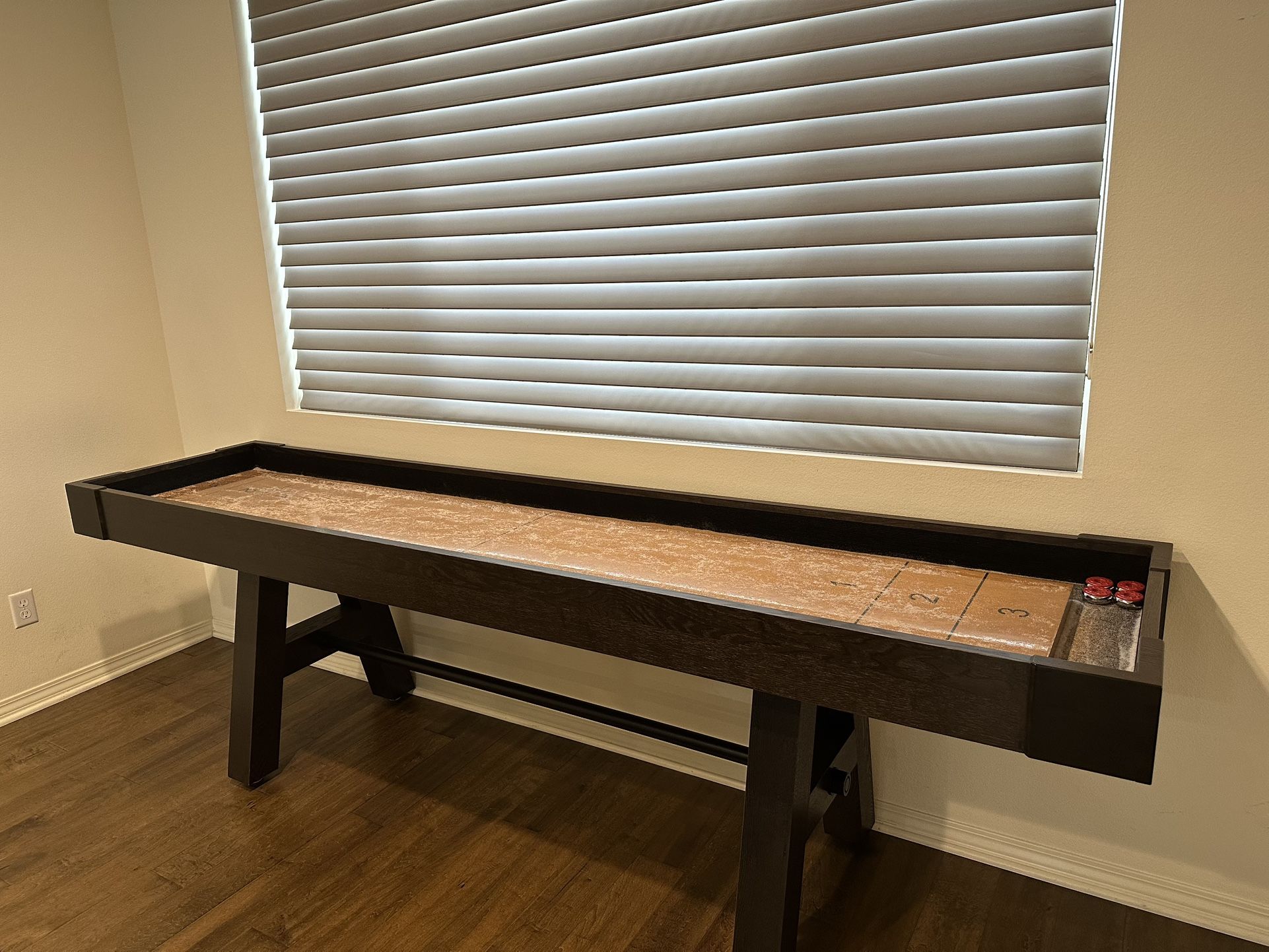 Shuffleboard table