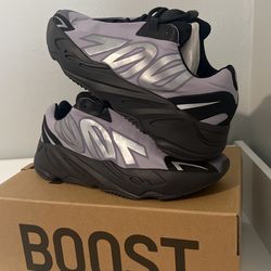 YZY 700 MNVN (Geode)