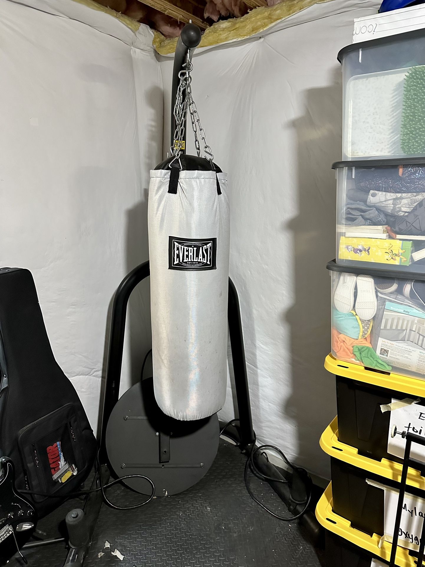 Everlast Punching Bag With Stand And Speed Bag Attachment 