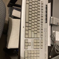 Wireless HP Key Board With Lots of Functions 