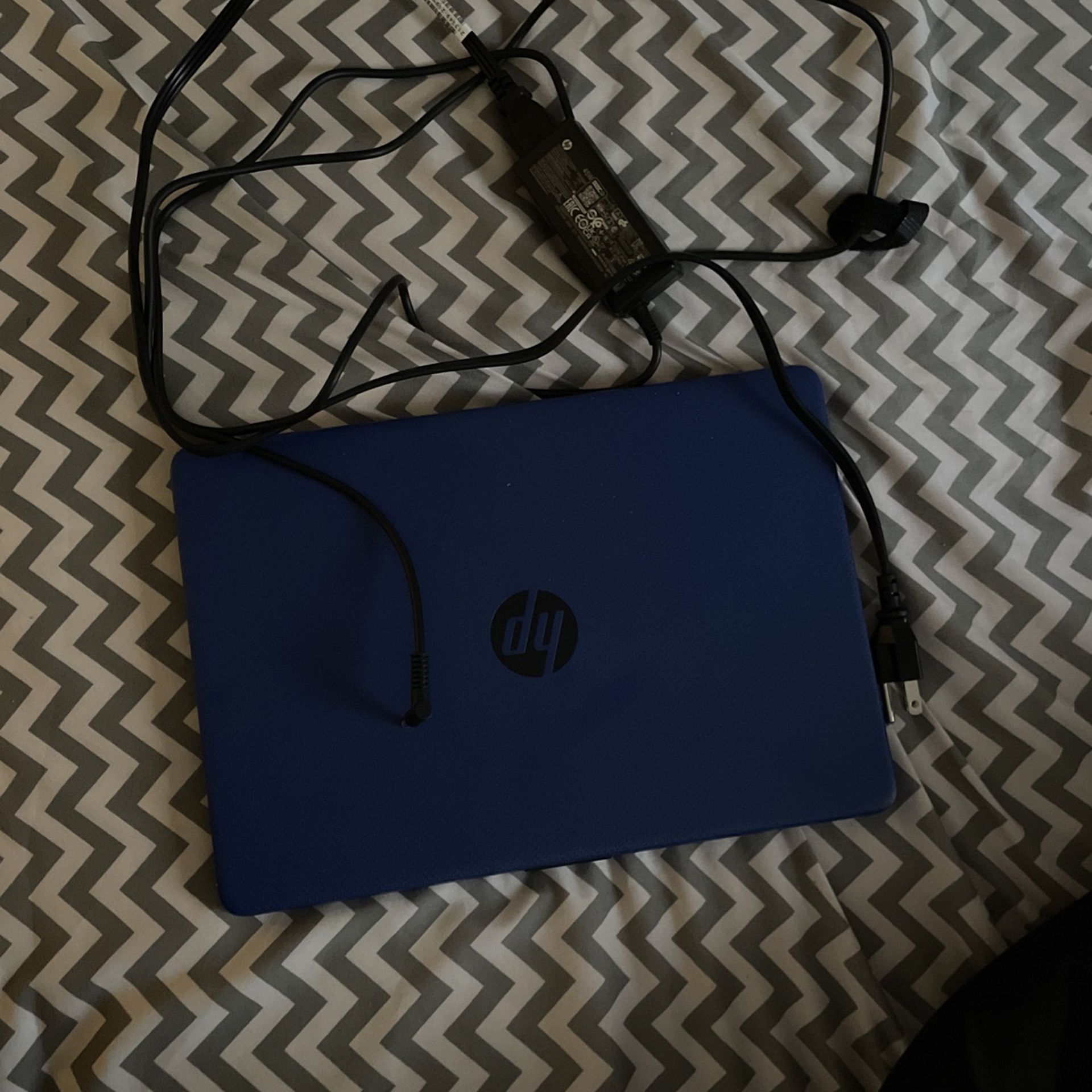 WORKING HP LAPTOP WITH CHARGER 