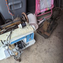 Vintage Singer Sewing Machines 