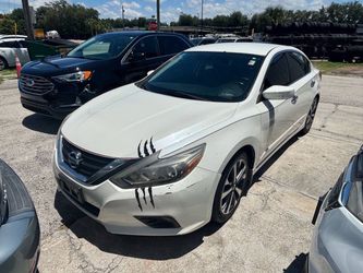 2017 White Nissan Altima