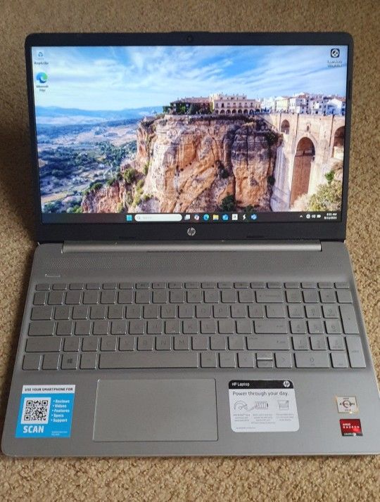 HP Laptop 15.6" Screen Ef1XXX AMD Athlon Gold