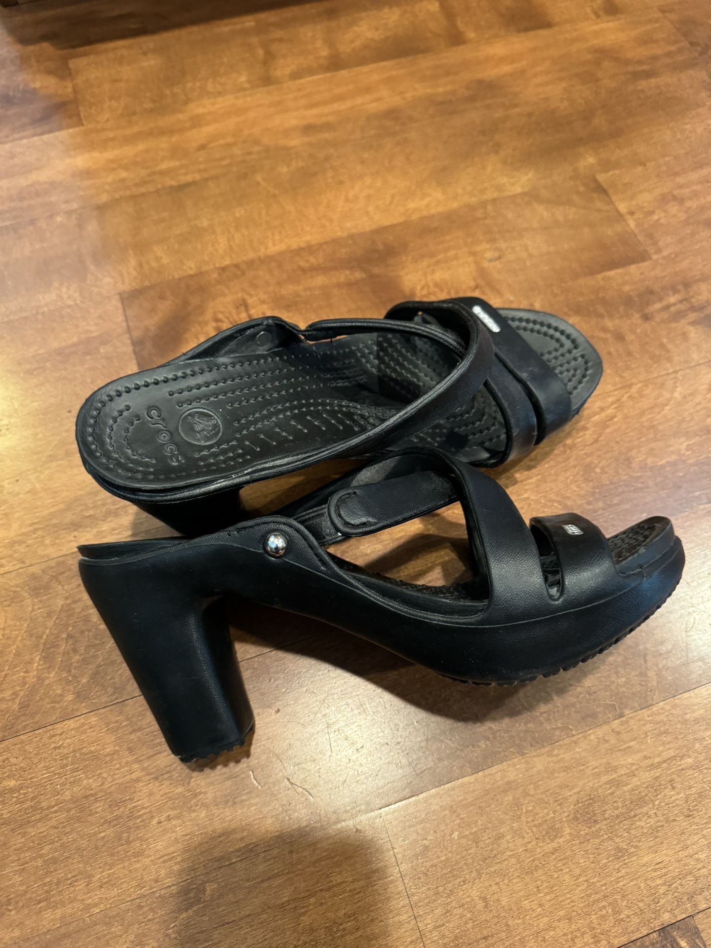 Woman’s Crocs Sandal Heels Shipping Avaialbe 