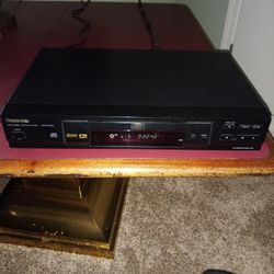 PANASONIC  DVD-RV30  DVD/CD PLAYER 