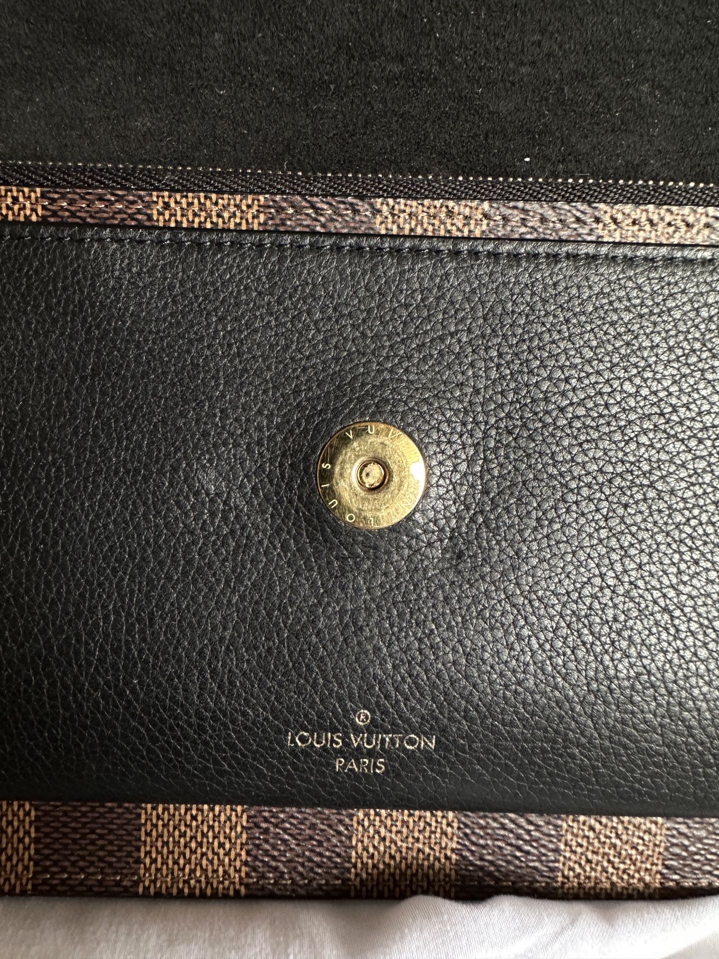 Louis Vuitton Vavin Chain Wallet Bags 4 1 for Sale in Bakersfield
