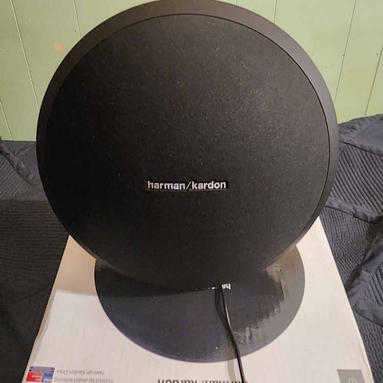 $130  (Like New)(Still Smells Like New) Harmon Kardon Rechargeable Bluetooth Speaker 