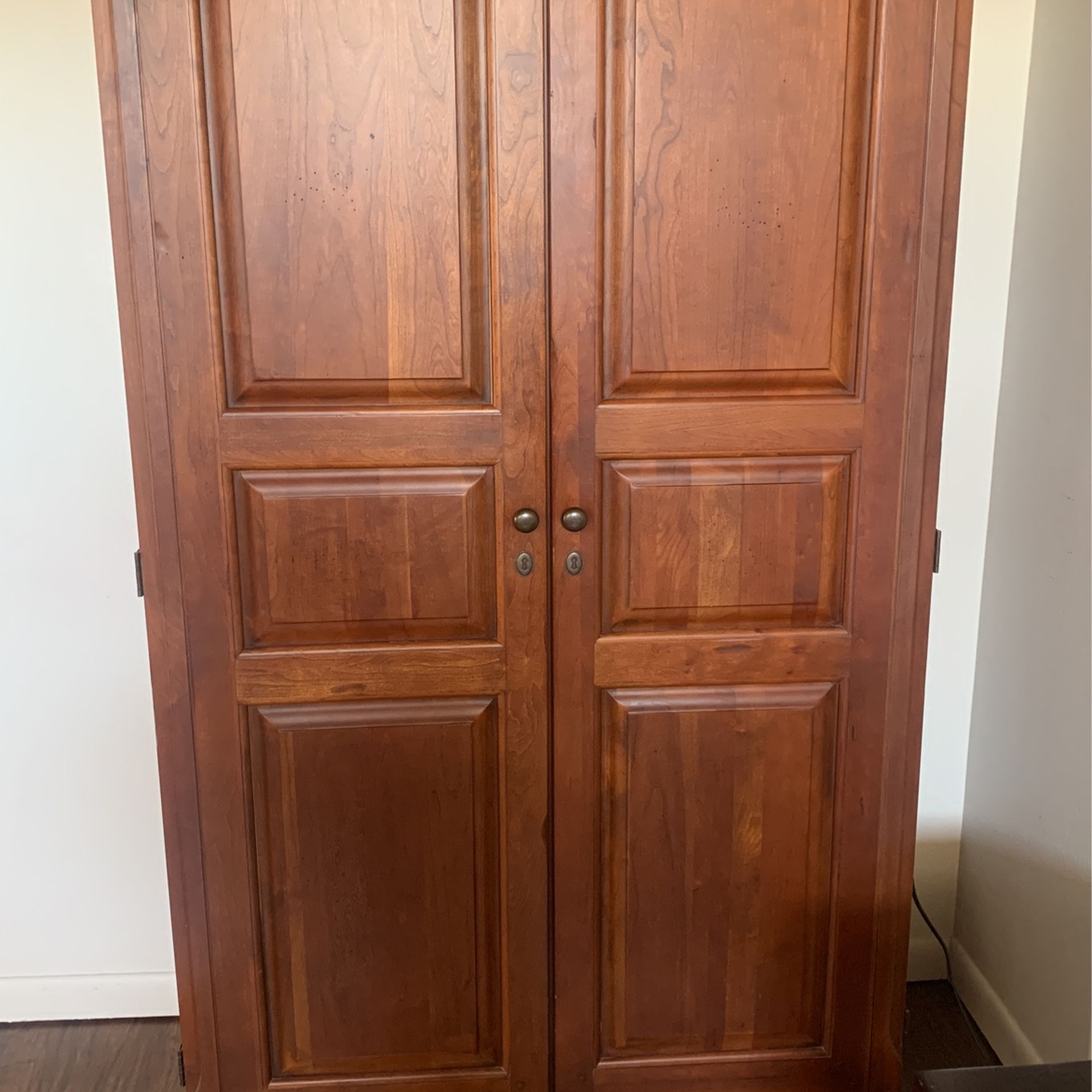 Armoire/Wardrobe