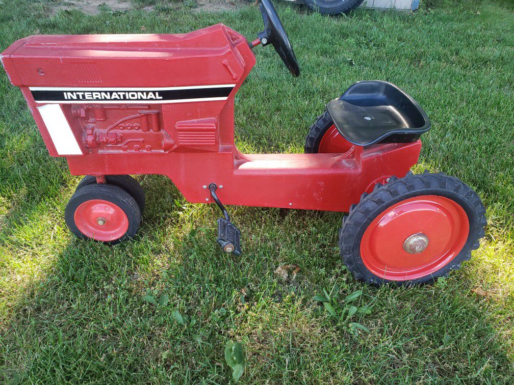 Mid 60's pedal tractor