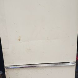 Amana Bottom Freezer Refrigerator 