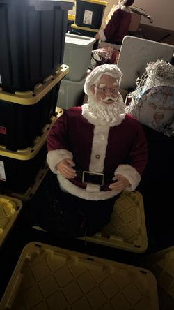 Santa Claus Statue