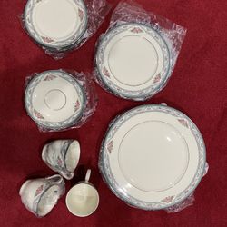 GIFT IDEA!! Lenox Country Romance Fine China Set