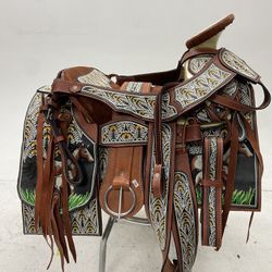 Preciosa Montura Charra Bordada Conncantinas Cuadradas