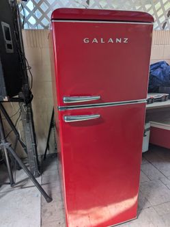 Galanz Retro Top-Freezer Refrigerator Red