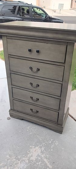 Dresser!