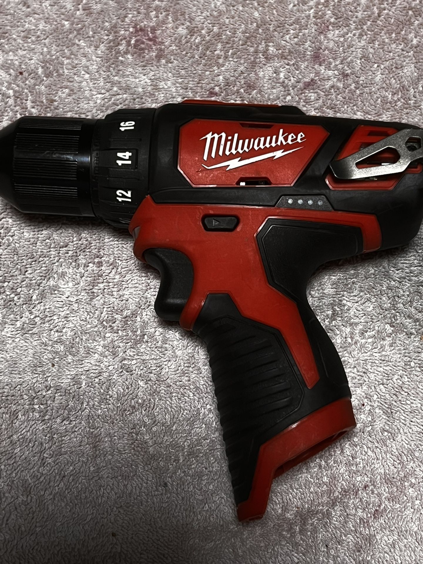 MILWAUKEE 2407-20 M12 3/8” DRILL/DRIVER