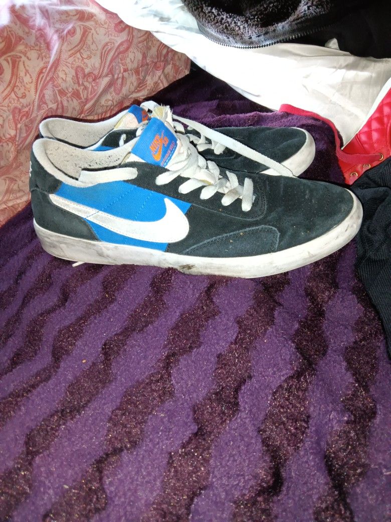 Men's Nike Tennis Shoes Size 9