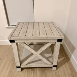 Beautiful farmhouse end table. Solid wood, gently used.  