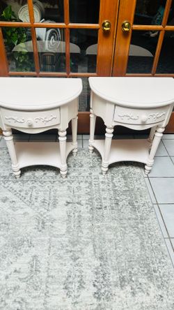 Night  Stand  Set of 2 Excellent Condition