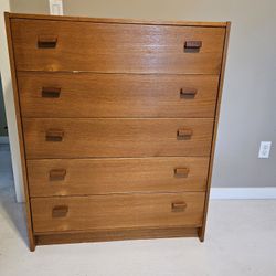 Mid-Century Modern 5-Drawer Chest of Drawers