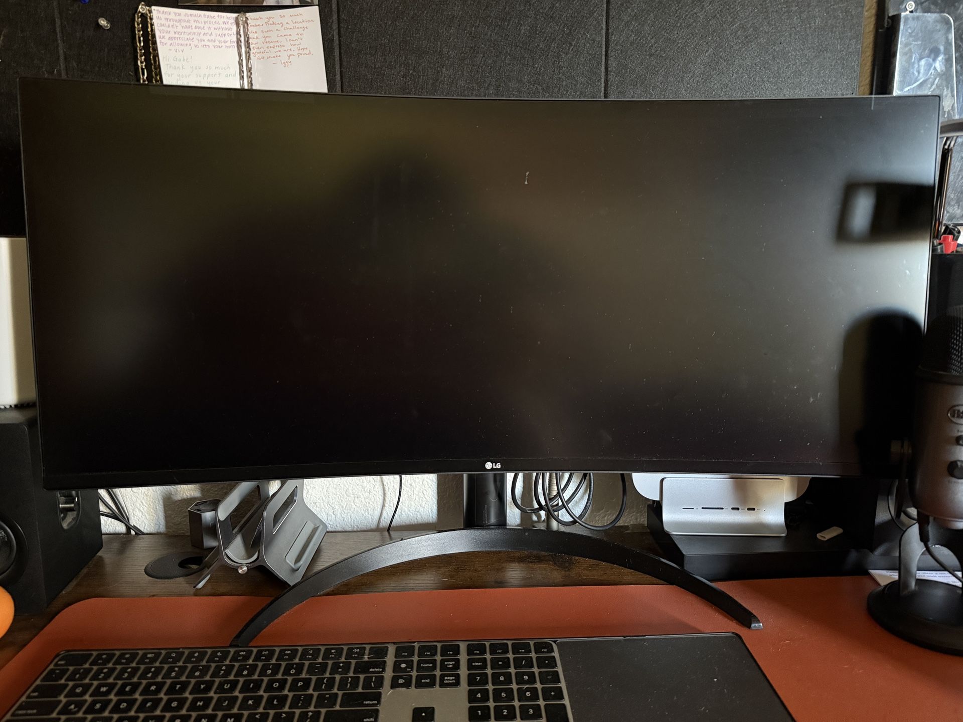 LG Monitor