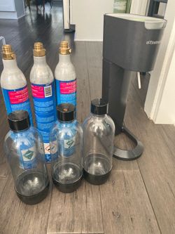 Soda stream bundle w/ O2 tanks & bottles
