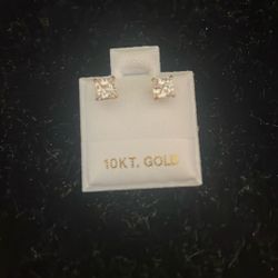 10kt Gold Stud Eaarings AAA CZ 